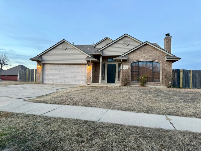 Building Photo - Spacious 3 bed, 2.5 Bath 2-story Home in South Okc