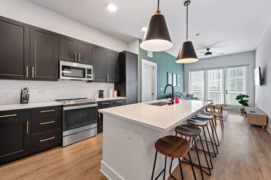 Building Photo - 801 N Mac Dill Ave