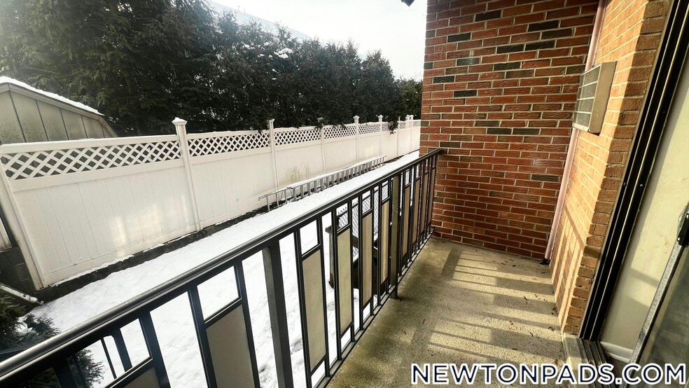 Building Photo - 175 Adams St