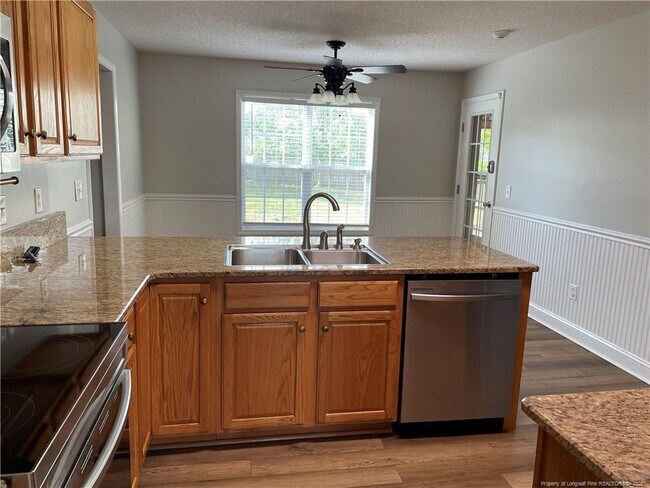 Building Photo - 346 Cresthaven Dr