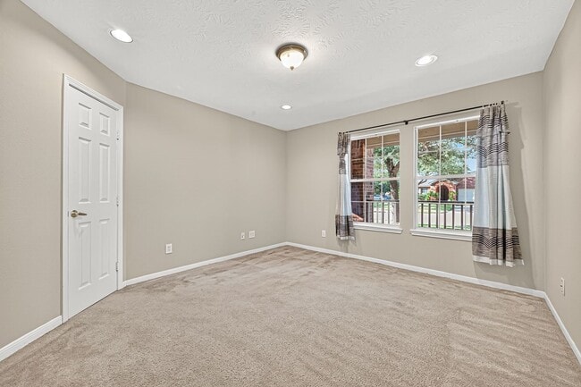 Building Photo - 24615 Amberleaf Ct