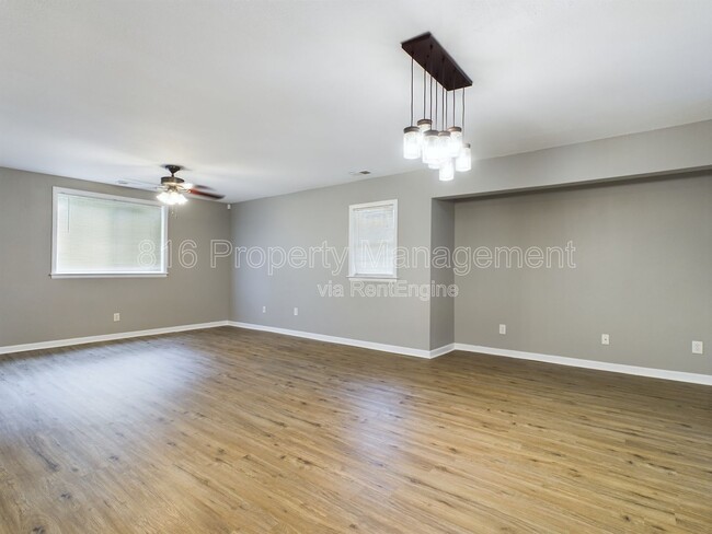 Building Photo - 3024 Flora Ave