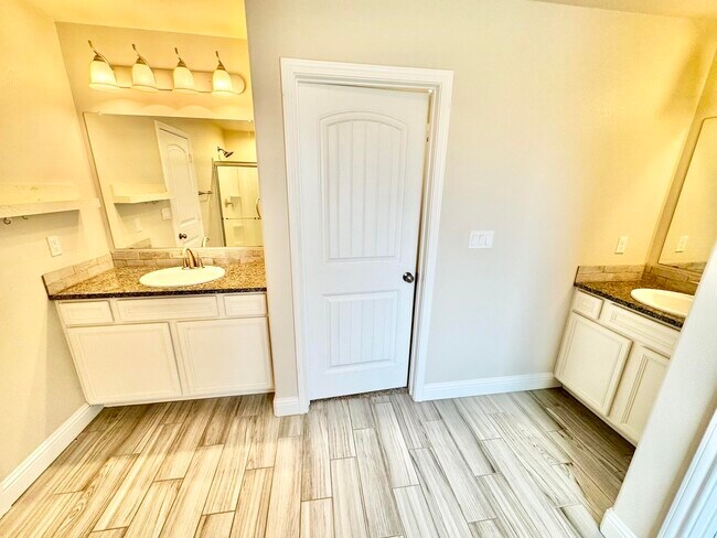 Building Photo - 13801 Avenue W