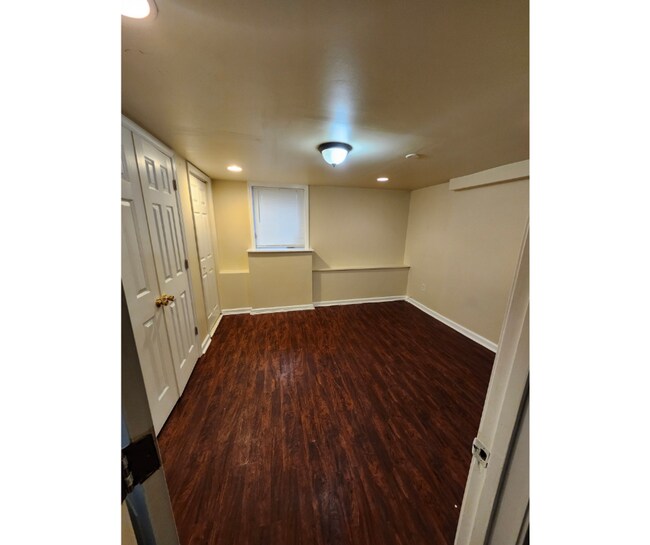 Building Photo - 9083 Meadow Heights Rd