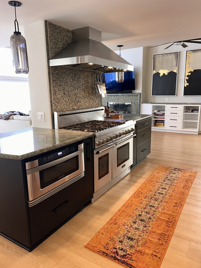 Building Photo - 3740 Ocean Dr