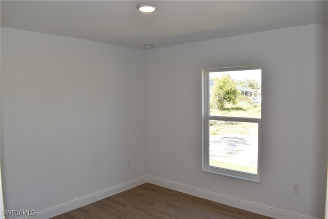 Building Photo - 4553 Midland St