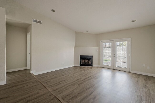 Building Photo - Fully Remodeled 3 Bedroom 2 Bathroom Town-home in Central Phoenix!!