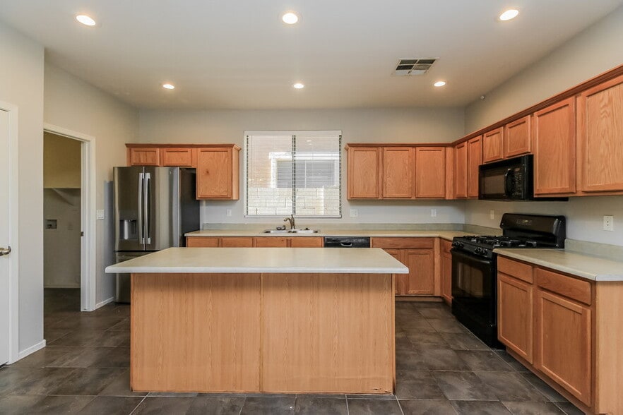 Building Photo - 3070 S Southwind Dr