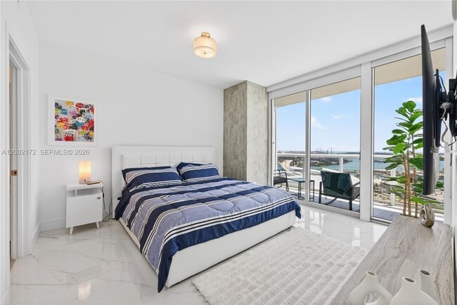 Building Photo - 888 Biscayne Blvd