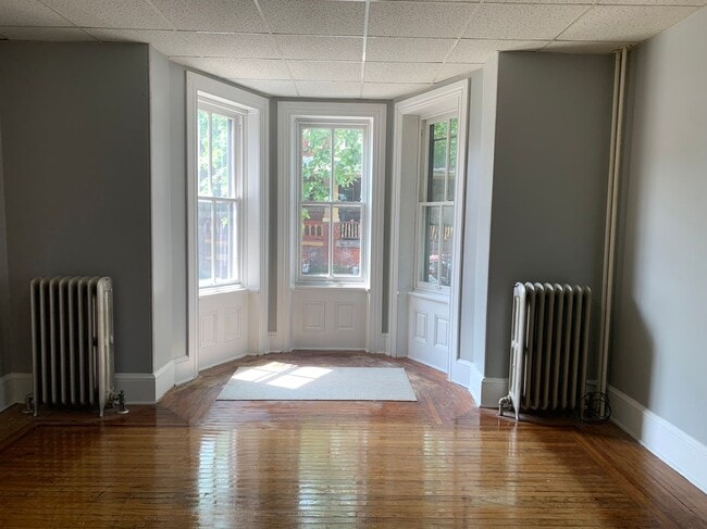 Building Photo - 270 N York St