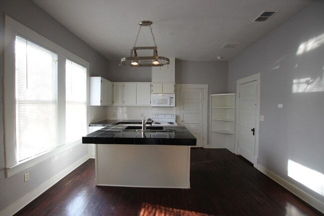 Building Photo - Coming Soon! Charming 3 bedroom home in the Heart of Tyler!!