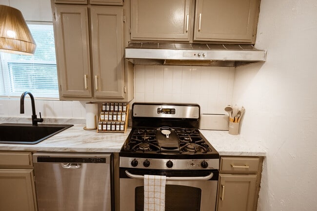 Building Photo - 1824 N 12th St