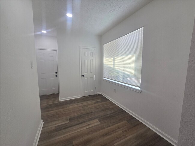 Building Photo - 5102 Avenue L