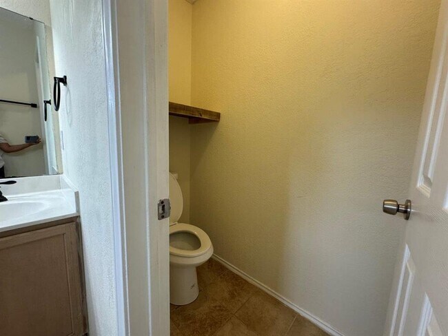 Building Photo - 1407 Ashley Dr