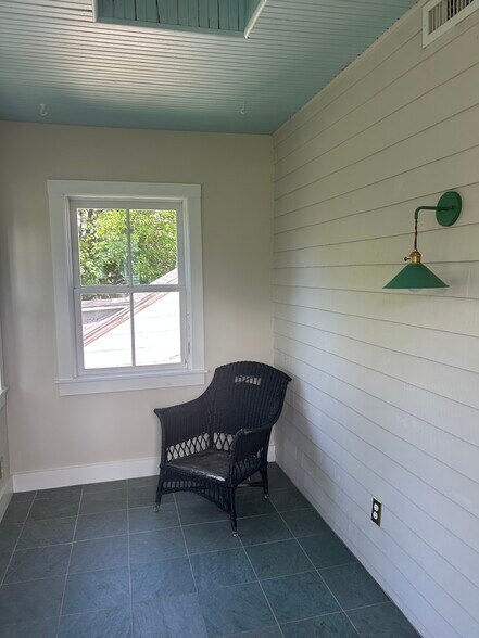 Sunroom - 23 Rice St