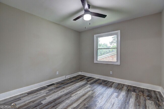 Building Photo - 1675 Bouldercliff Ct SE