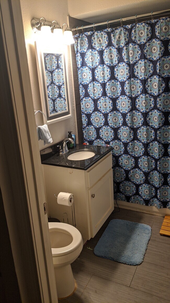 Building Photo - 6017 Sheridan Ave