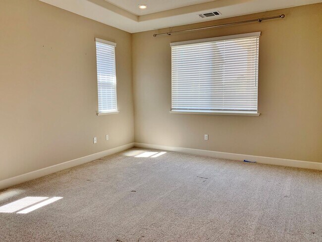 Building Photo - Single Story Craftsmen in Hollister