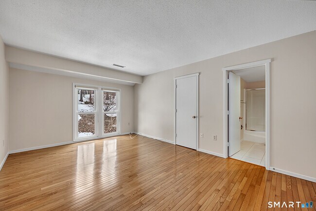 Building Photo - 17 Maple Ln