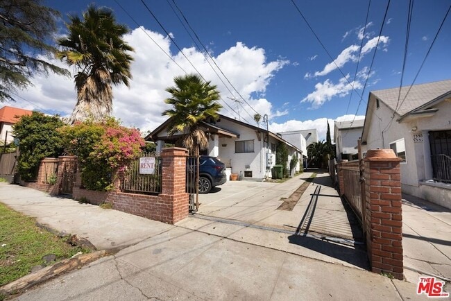 Building Photo - 1538 N Mariposa Ave