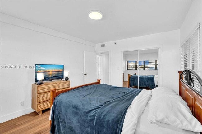 Building Photo - 4144 El Mar Dr