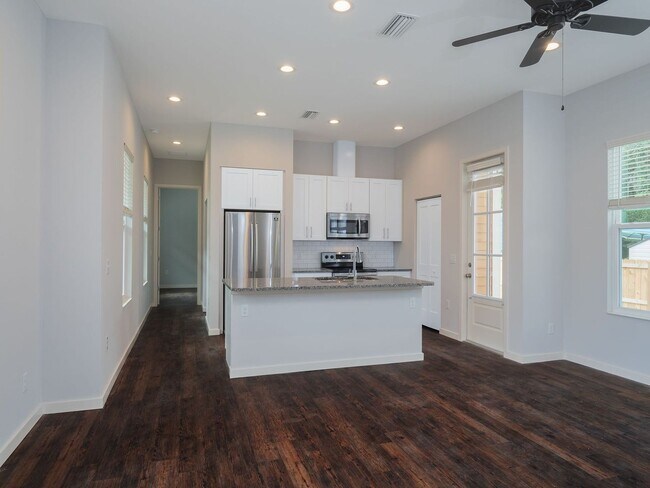 Building Photo - Thelma Lane - Luxury 3 Bedroom, 3 Bathroom House