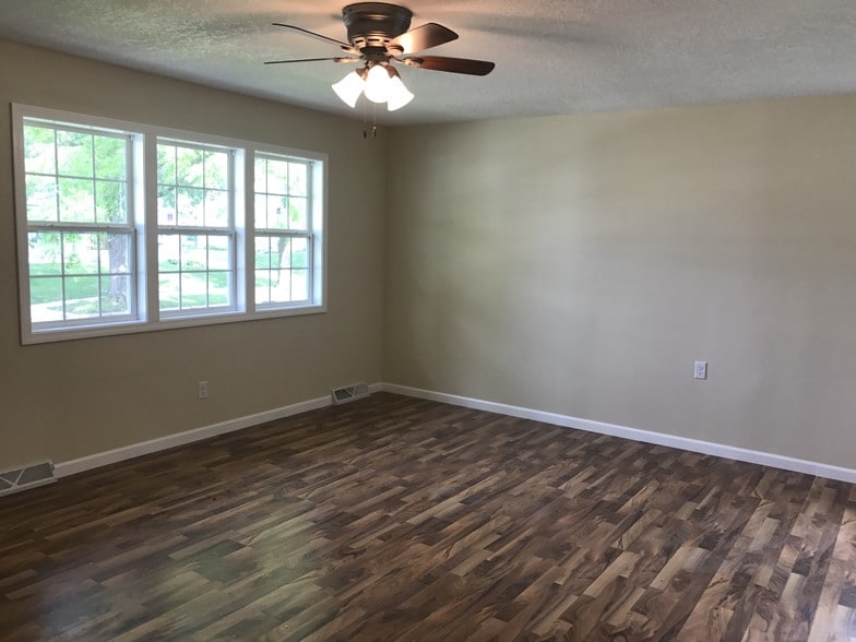 Building Photo - 7918 9th St W