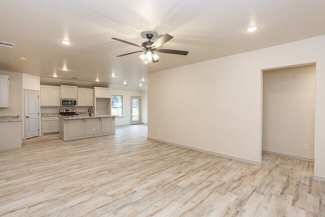 Building Photo - 2516 S CR-1103