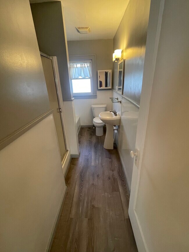 Bathroom - 1801 S Olive St