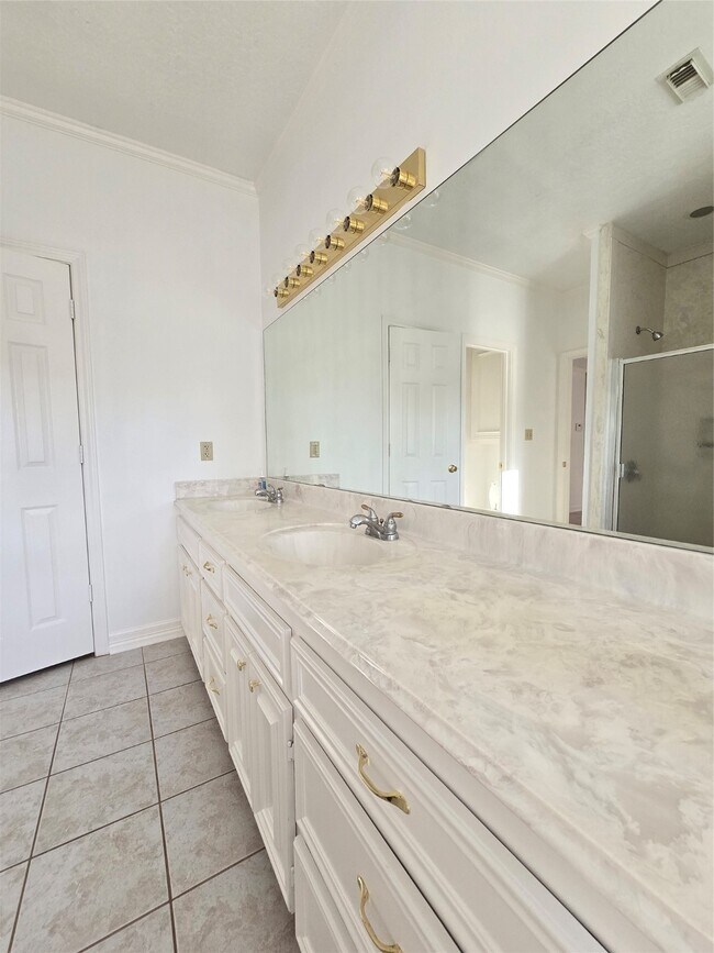 Building Photo - 11207 Iberia Dr