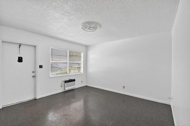 Building Photo - 1406 Barton Rd