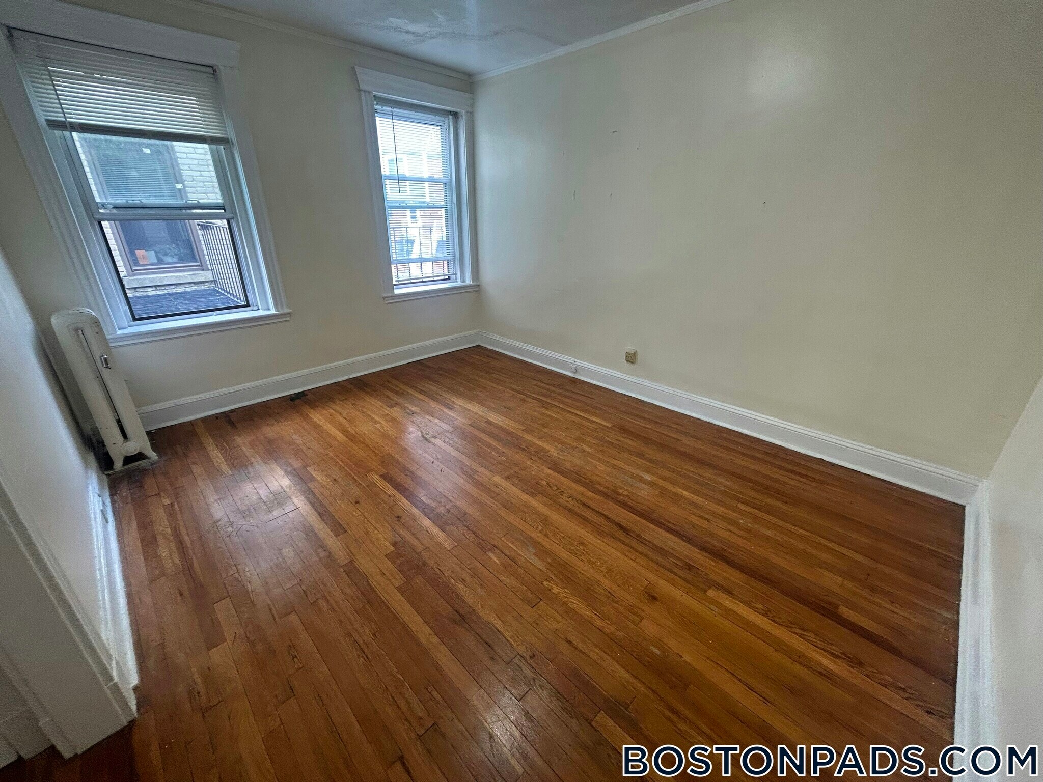 Building Photo - 364 Riverway