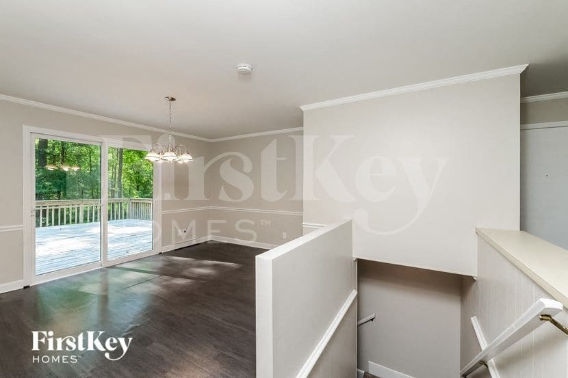 Building Photo - 4609 Oakcliffe Rd