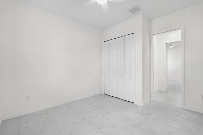 Building Photo - 4233 Jacaranda Pkwy W