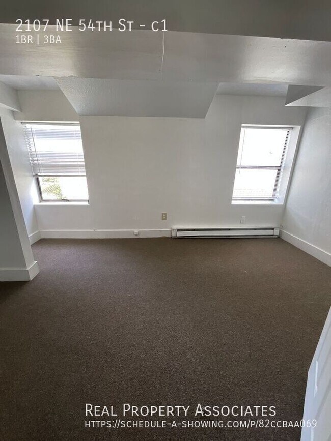 Building Photo - 2107 NE 54th St