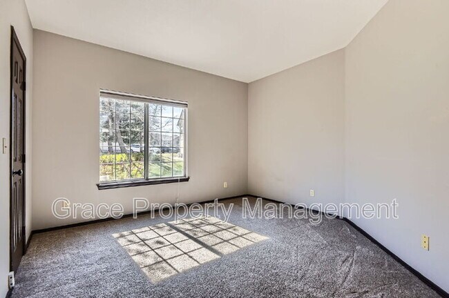 Building Photo - 8681 E Dry Creek Rd