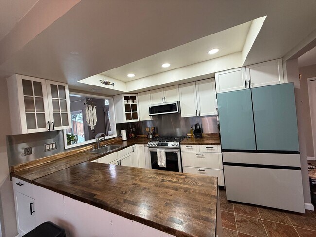 Building Photo - NEW YEAR NEW HOME! 3 bed, 2.5 bath, 2 car garage in South Anchorage