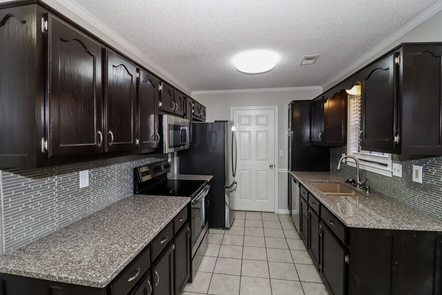 Building Photo - 4142 Hidden Fern Ln N