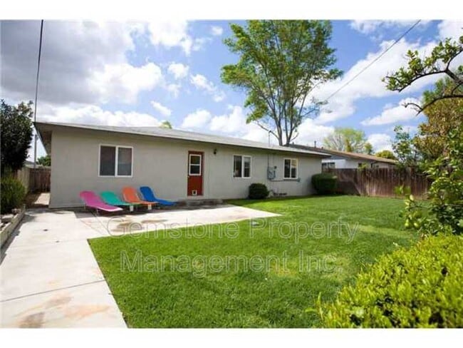 Building Photo - 5744 Mary Ln Dr