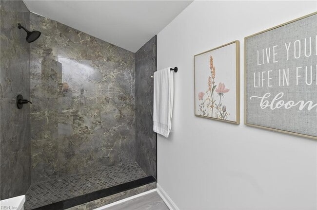 Building Photo - 13648 Track Ln