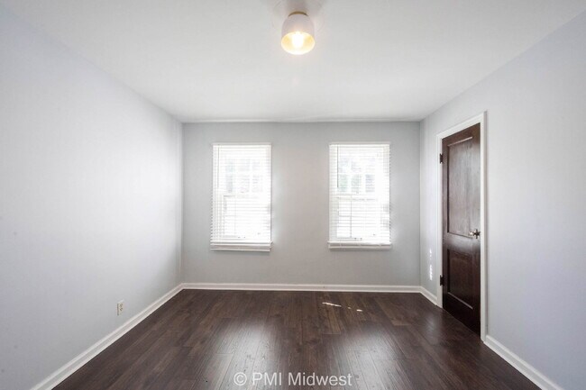 Building Photo - Charming 2 Bed, 1 Bath Duplex with House-L...