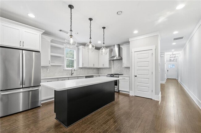 Building Photo - 254 Lamon Ave SE