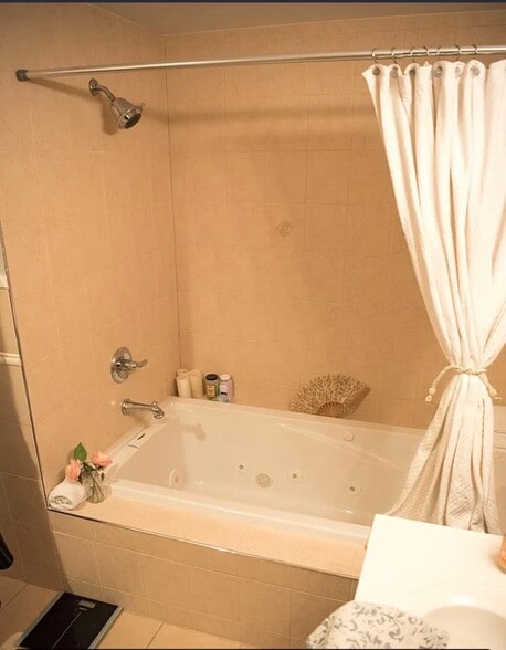 3rd Floor full bath - 1623 Swain St