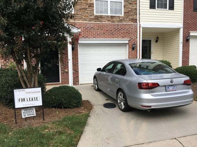 Primary Photo - 10 Dunlevy Way