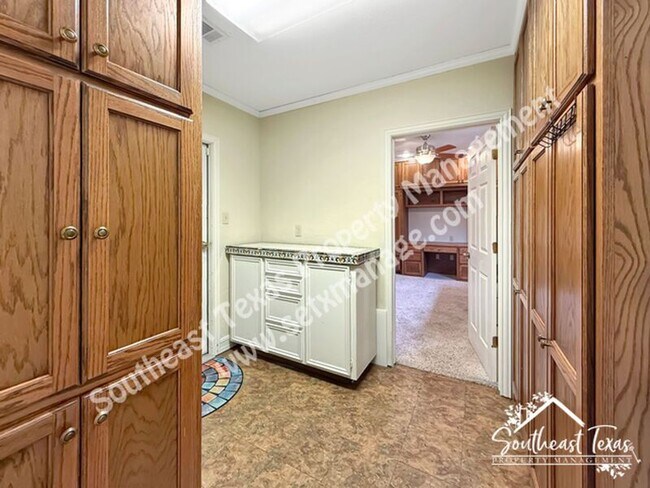 Building Photo - 4620 Monticello Dr