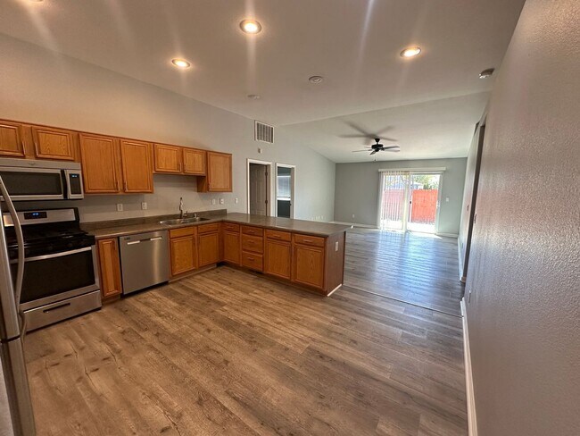 Building Photo - MOVE IN SPECIAL!! DEPOSIT MOVES YOU IN!!!