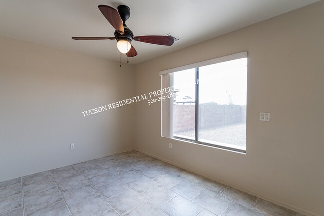 Building Photo - 4123 E Cameo Point Dr