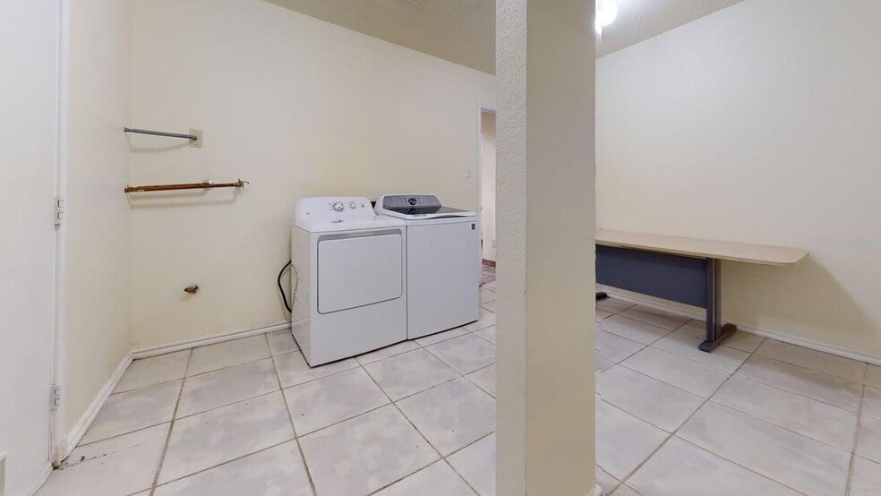 Building Photo - 7206 Lighthouse Rd