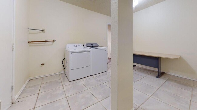 Building Photo - 7206 Lighthouse Rd