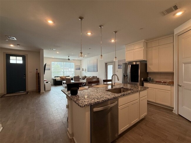 Building Photo - 555 Eiseley Dr